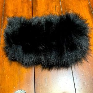 Moving sale! Gorgeous and soft Adrienne Landau fox fur neck warmer ❄️